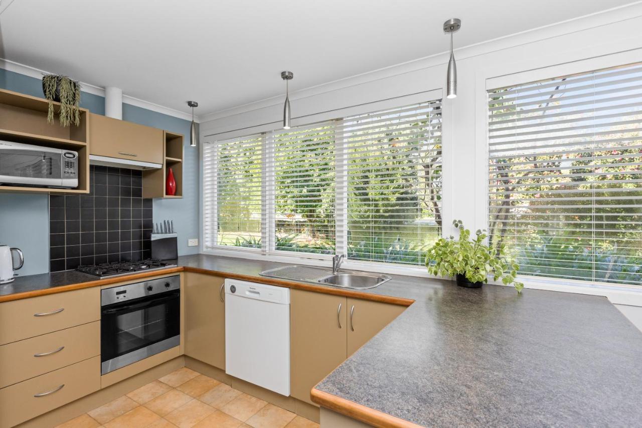 The Village Apartment, Just Steps To The Village Shops, Bars And Restaurants Havelock North Buitenkant foto