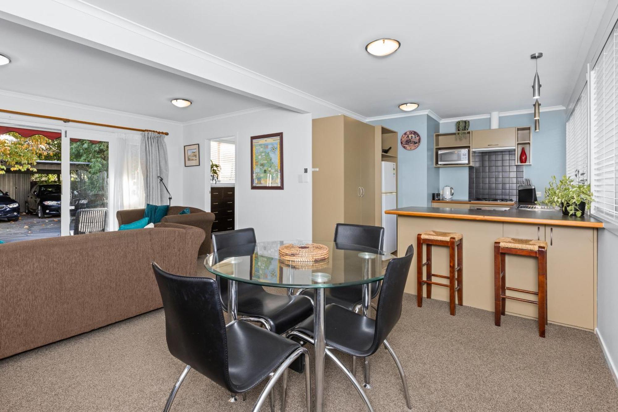 The Village Apartment, Just Steps To The Village Shops, Bars And Restaurants Havelock North Buitenkant foto