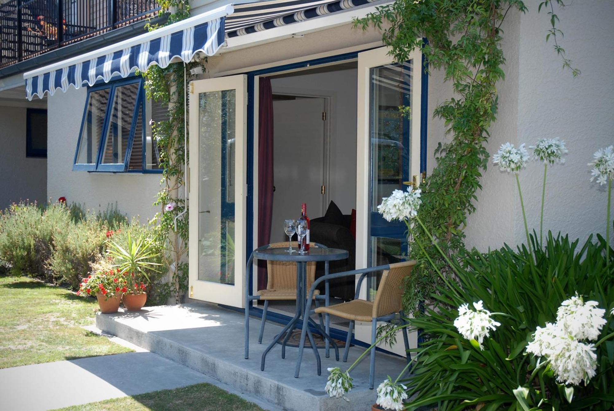 The Village Apartment, Just Steps To The Village Shops, Bars And Restaurants Havelock North Buitenkant foto